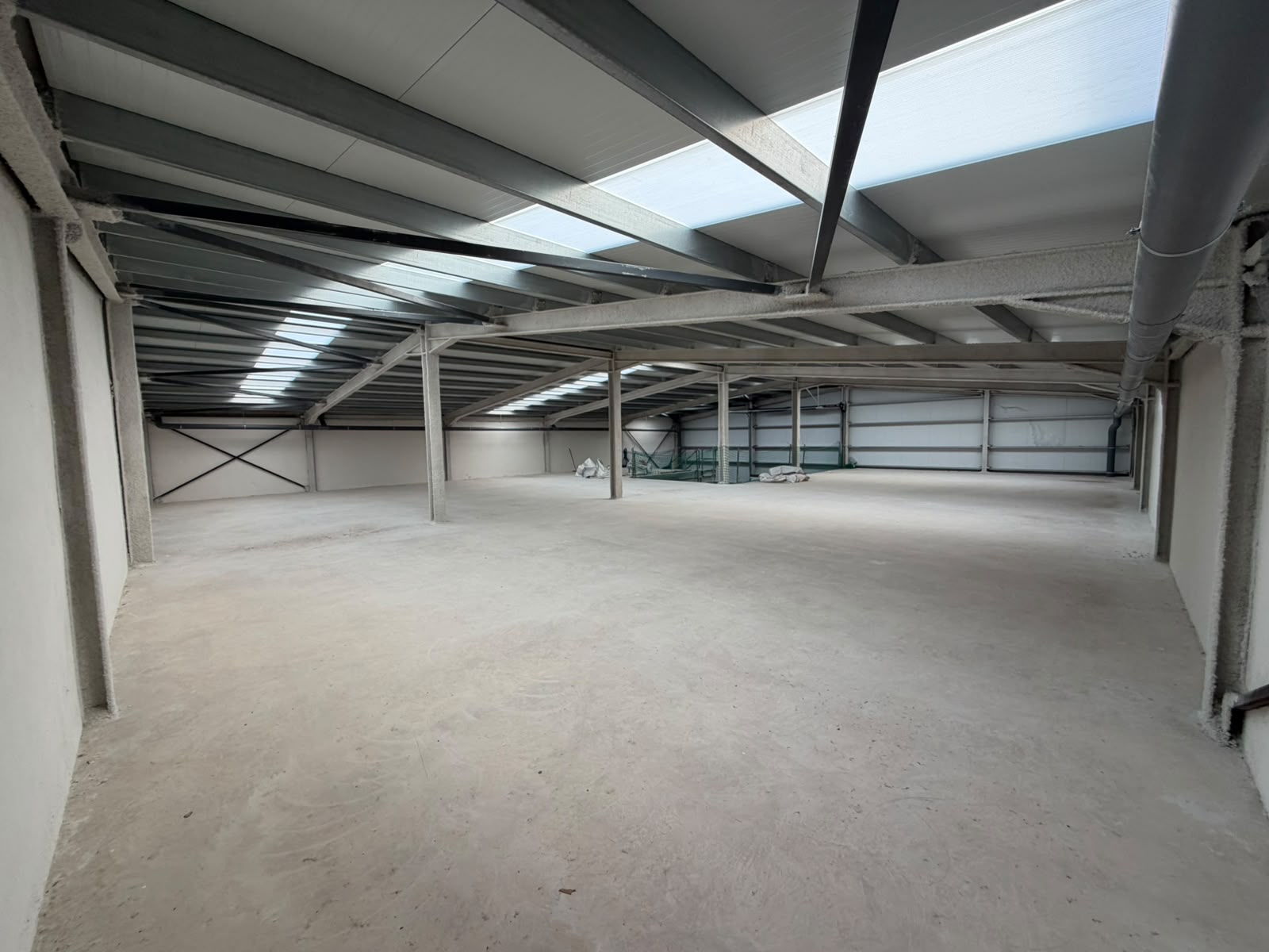 Nave industrial dos alturas en Alquiler idónea para actividad comercial